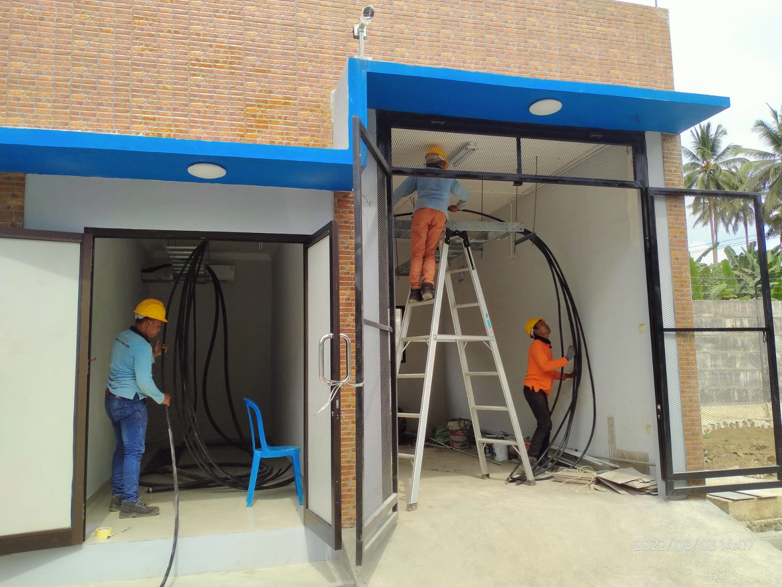 Instalasi Panel dan Sistem Kelistrikan Arus Kuat. Electrical Project Gateway di Manado, Sulawesi, bersama dengan PT. Satelit Nusantara Tiga